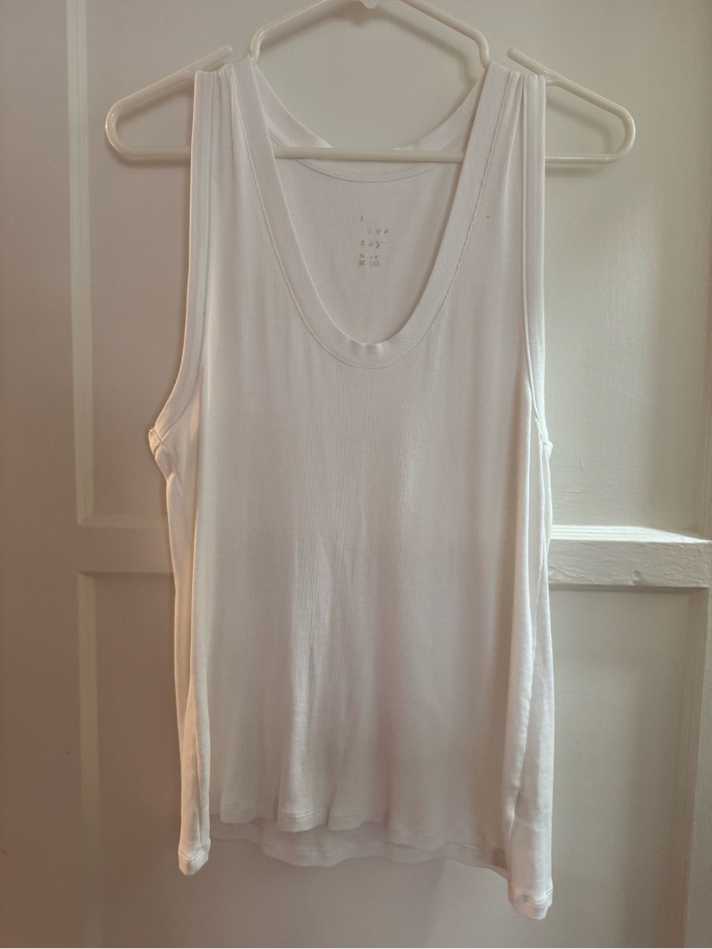 Women’s White Scoop Neck Tank Top